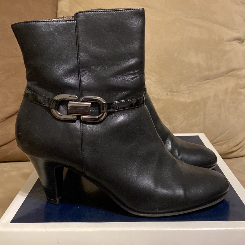 Karen Scott Black Leather Short Zip Boots
